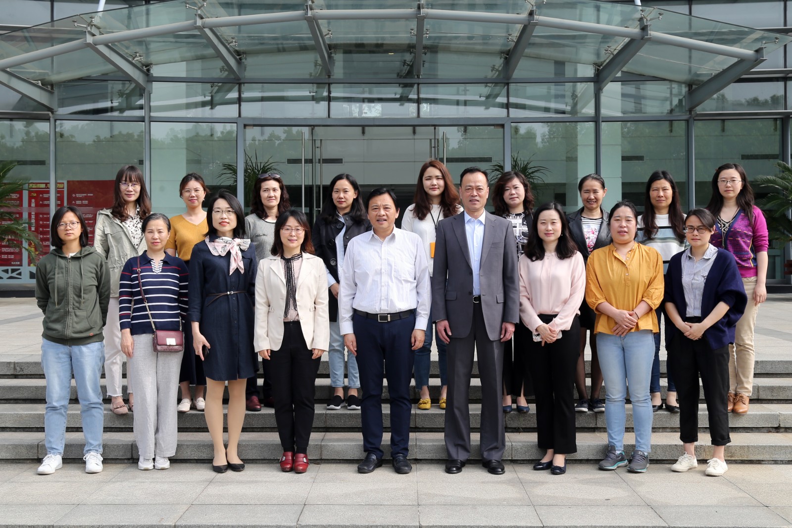 上海工程技术大学召开第一届妇工委第三次会议暨第六