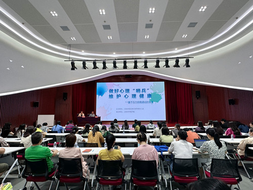 1.讲座现场_副本.jpg