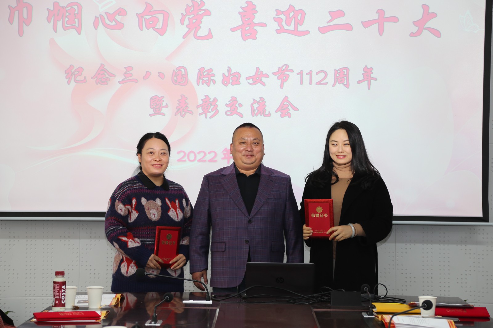 cfb8e37d809e571352ec1fb966e8a2a.jpg