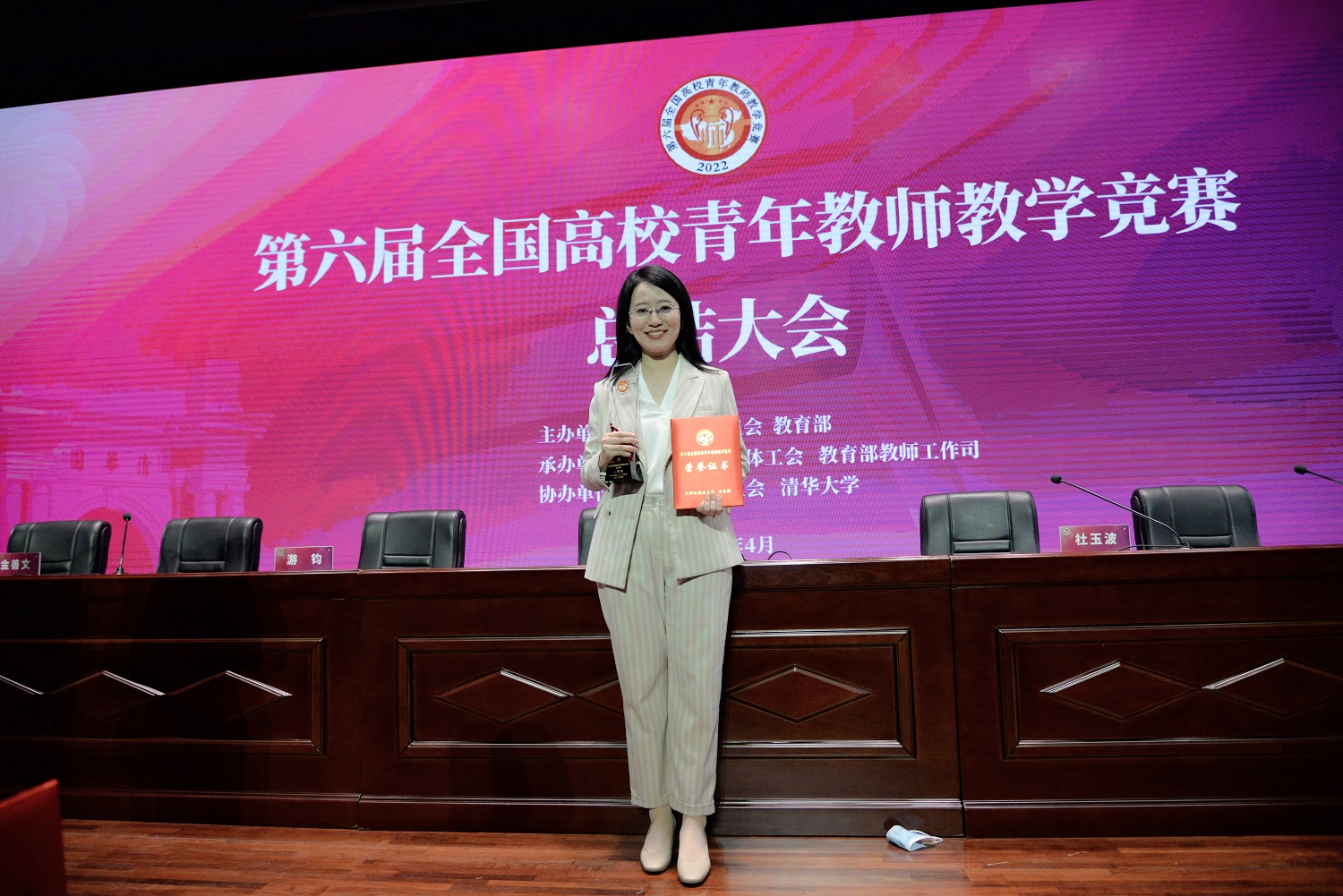 华东理工大学冯净冰获文科组一等奖（第2名）.JPG