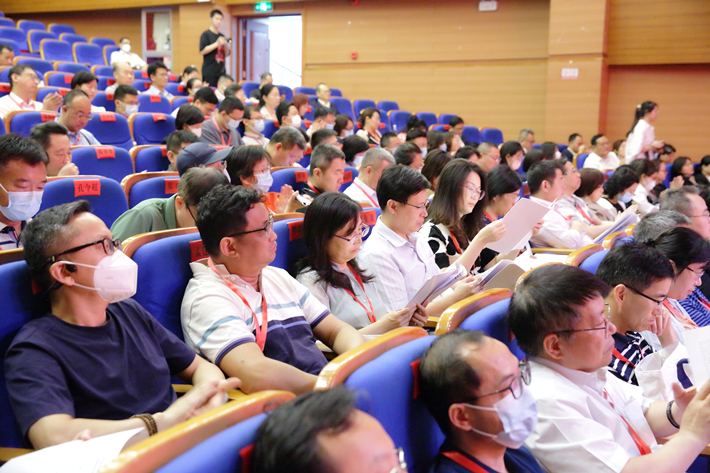 会场与会代表全景.jpg