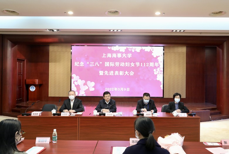 栗校长宣读名单IMG_3381_副本.jpg