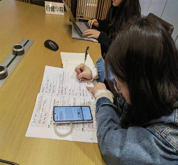 行健学院参赛教师认真备赛.jpg