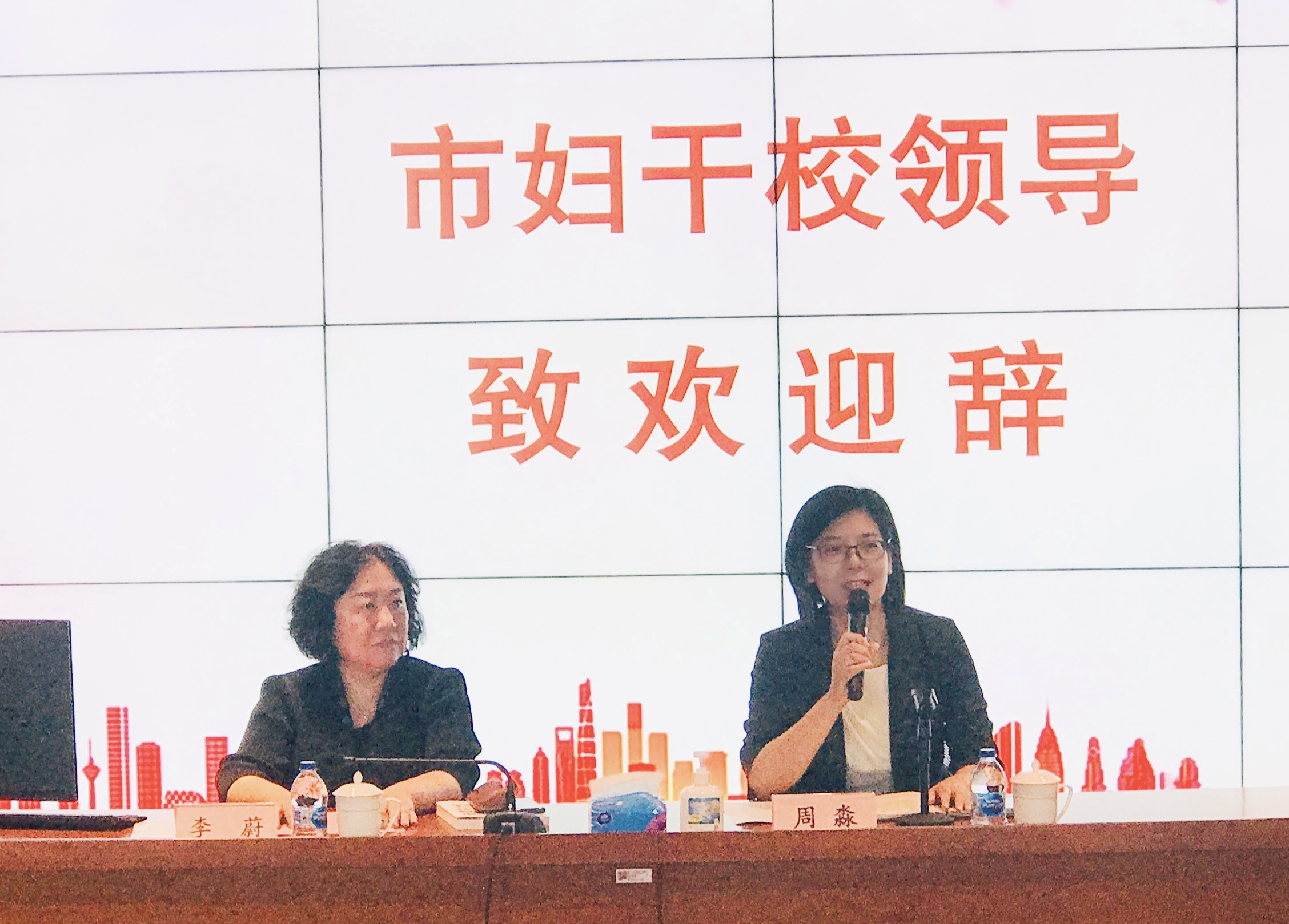 周校长讲话图.jpg