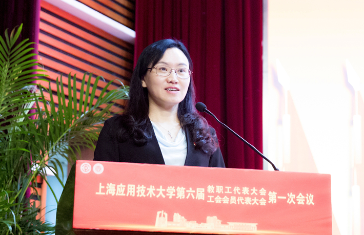 校党委副书记、副校长王瑛做财务工作报告.jpg