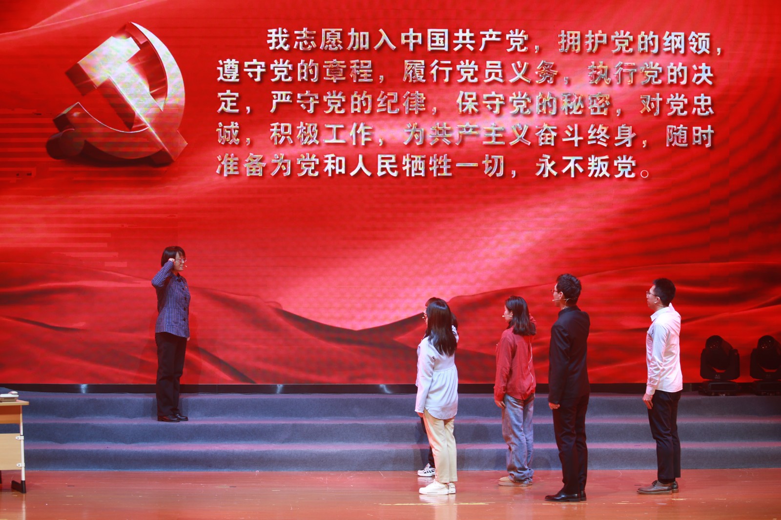 闵行四中《巾帼英雄》.JPG