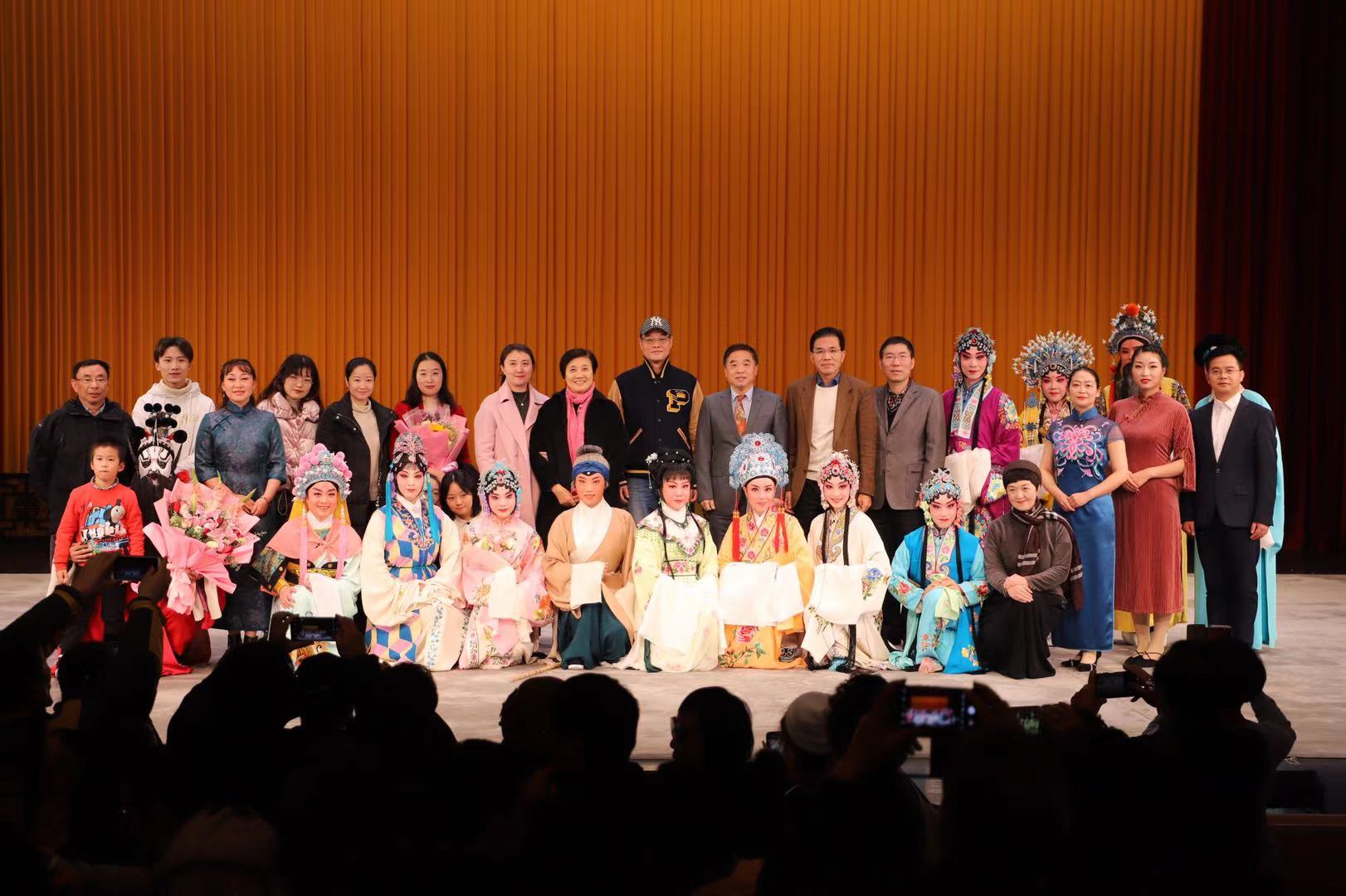 演员谢幕.jpg